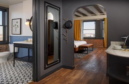 Downtown Northeast Hotel | Hotel Indigo - Omaha Downtown by IHG