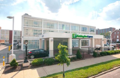 Central West End Hotel | Hotel Indigo Saint Louis Central West End by IHG