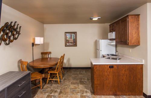 Ashwaubenon Hotel | Hotel J Green Bay