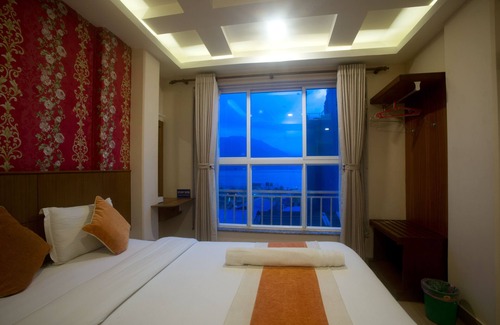 Pokhara Hotel | Hotel Lake Himalaya