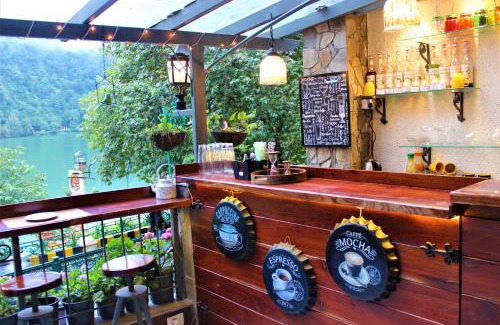 Mallital Hotel | Hotel Lakeside Inn Nainital