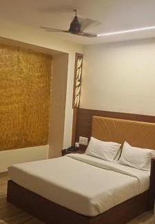 Jogeshwari West Hotel | Hotel Le West Near Exhibition Center