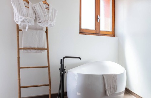 Vieille-Brioude Hotel | Hotel Les Glycines