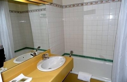Arpajon-sur-Cere Hotel | Hotel Les Provinciales