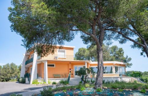 Montagnac Hotel | Hotel Les Rocailles