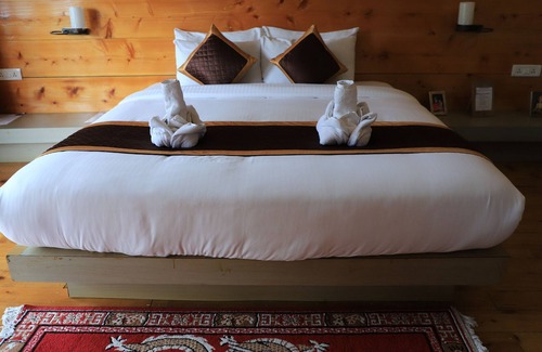 Punakha Hotel | Hotel Lobesa