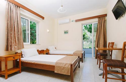Kamena Vourla Hotel | Hotel Loula Rooms and Apartments