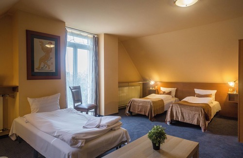Albertfalva Hotel | Hotel Luna