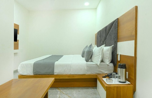Ahmedabad Hotel | Hotel Madhur