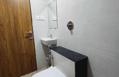 Ahmedabad Hotel | Hotel Madhur