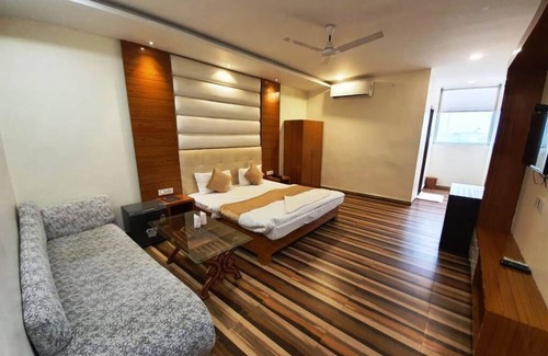 Kanpur Hotel | Hotel Mandakini Royale