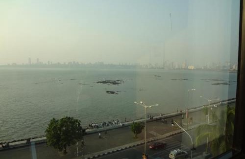 Churchgate Hotel | Hotel Marine Plaza