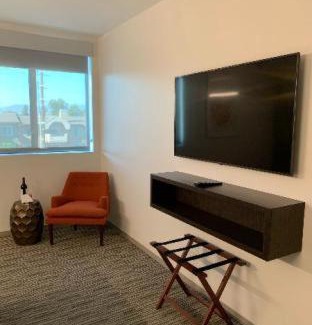 North Hollywood Hotel | Hotel Mariposa