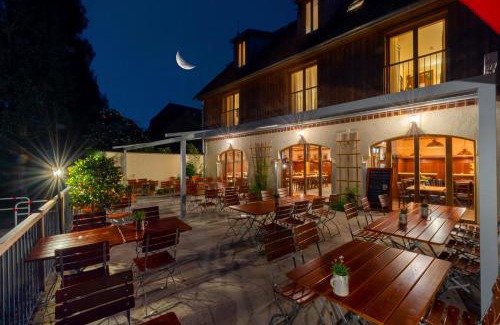 Margetshoechheim Hotel | Hotel Maroggo Schenke Fränkisches Wirtshaus am Main