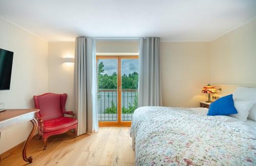 Margetshoechheim Hotel | Hotel Maroggo Schenke Fränkisches Wirtshaus am Main