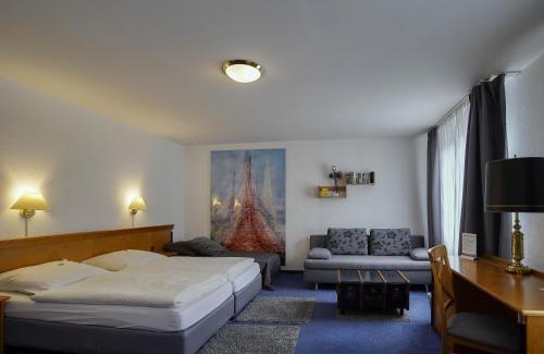 Langenfeld House | Hotel Maxim