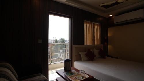 New Digha Hotel | Hotel Mayuri ! Couple Friendly Family Hotel !