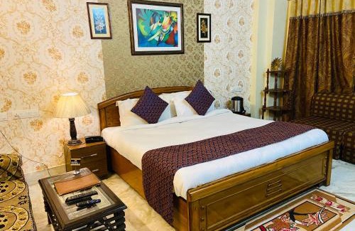 Udaipur District Hotel | Hotel Meenakshi Udaipur - Family Preffered Hotel