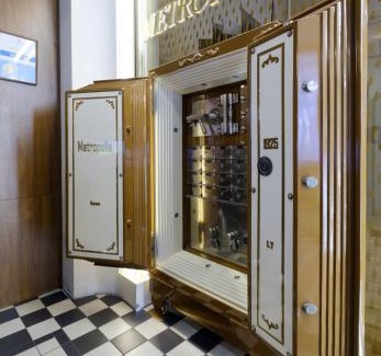 Liberty Avenue Hotel | Hotel Metropolis