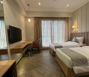 Malad West Hotel | Hotel Mumbai House Mindspace Malad