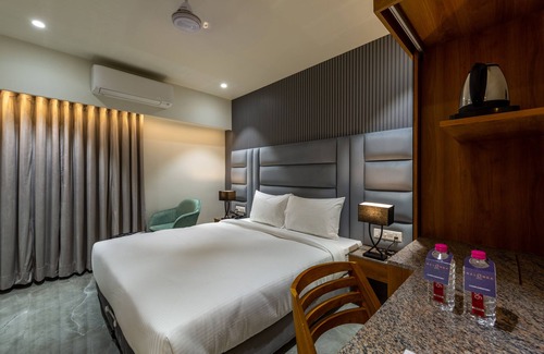 Ellis Bridge Hotel | Hotel Nalanda
