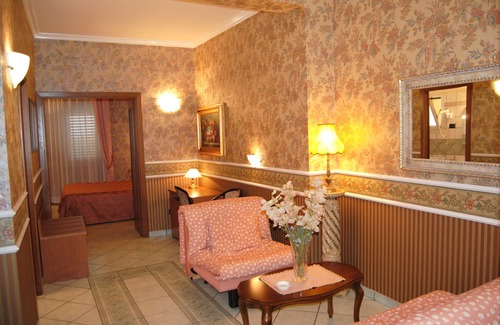 Lariano Hotel | Hotel Nespolo D'Oro