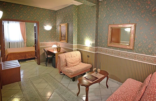 Lariano Hotel | Hotel Nespolo D'Oro