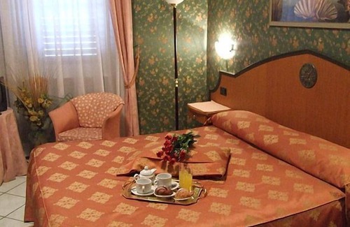 Lariano Hotel | Hotel Nespolo D'Oro