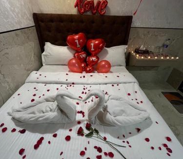 Andheri West Hotel | Hotel Newyork by Stayzy Rooms