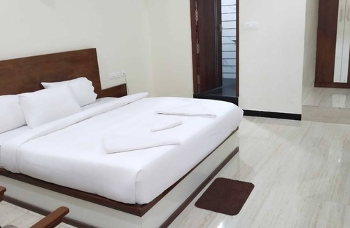 Vadavalli Hotel | HOTEL NIVETHA INN