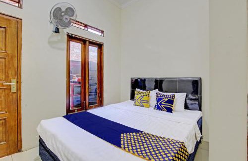 Jatibarang Hotel | Hotel O Guest House Cemara 1 Syariah