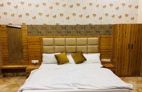 Govardhan Hotel | Hotel O Vaikunth Radhika Farm