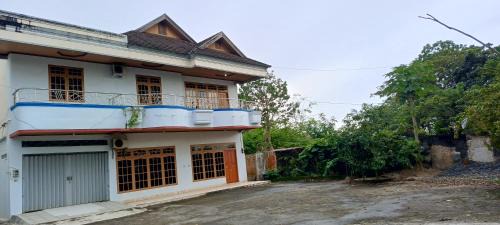 Pangkajene Hotel | Hotel O Wisma Deli Syariah Near RSUD Nene Mallomo Sidenreng Rappang