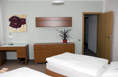 Sadska Hotel | Hotel Ostrov Garni