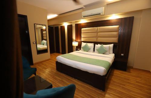 Naraina Hotel | Hotel Palm Grand Naraina New Delhi - Couple Friendly Local IDs Accepted