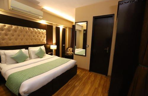 Naraina Hotel | Hotel Palm Grand Naraina New Delhi - Couple Friendly Local IDs Accepted