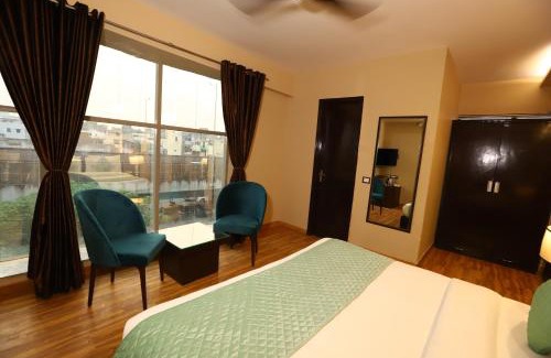 Naraina Hotel | Hotel Palm Grand Naraina New Delhi - Couple Friendly Local IDs Accepted