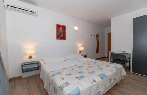 Volcja Draga Hotel | Hotel Paquito