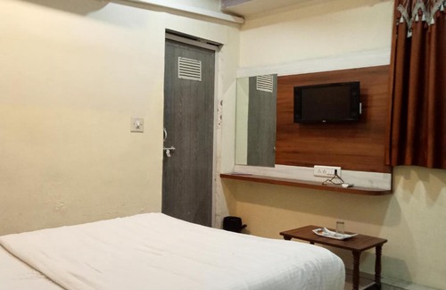 Ahmedabad Bed & Breakfast | HOTEL PARAS PALACE