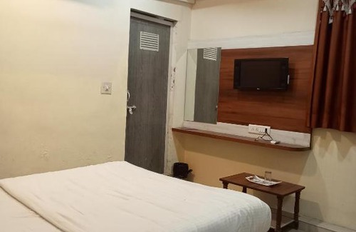 Ahmedabad Bed & Breakfast | HOTEL PARAS PALACE