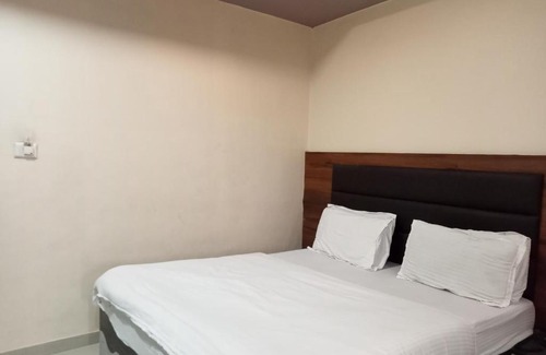 Ahmedabad Bed & Breakfast | HOTEL PARAS PALACE