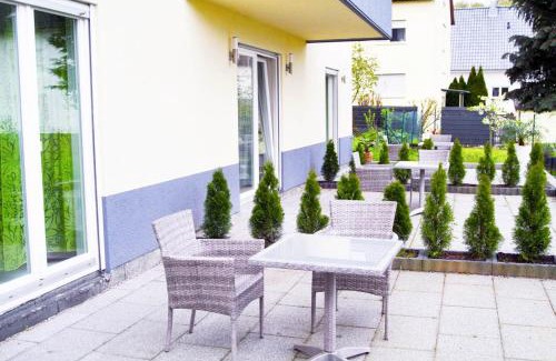 Bilfingen House | Hotel Pension Kaempfelbach