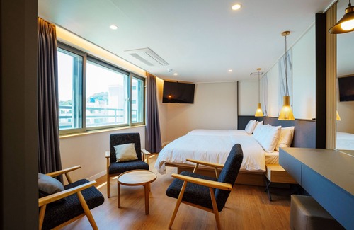 Chungmu Hotel | Hotel Pico