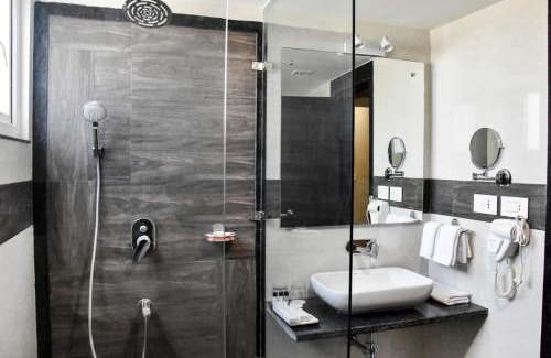 Bahraich Bed & Breakfast | Hotel Platinum Shravasti