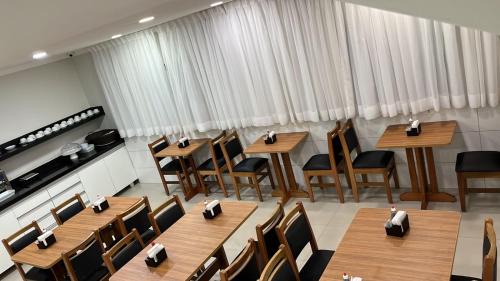Se Hotel | Hotel Quintino - Metrô Sé -localizado no coração de São Paulo Próximo ao Brás e 25 de Março com estacionamento no local grátis