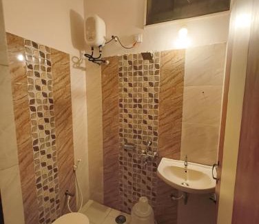 Lakdi Ka Pul Hotel | Hotel R INN