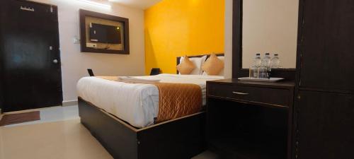 Lakdi Ka Pul Hotel | Hotel R INN