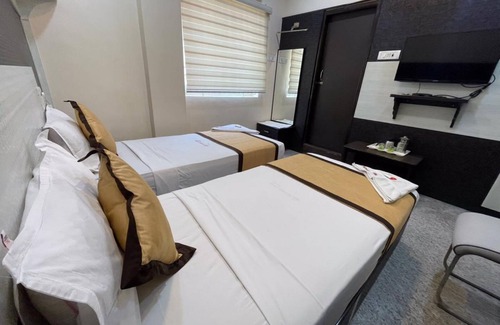 Pallavaram Hotel | Hotel Rathnavel Towers