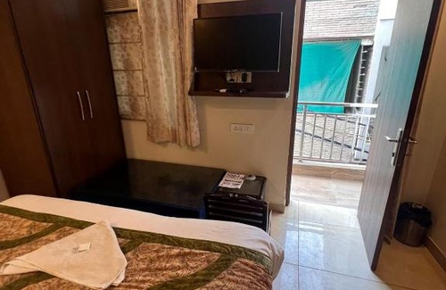 Mahipalpur Extension Hotel | Hotel Red Stone