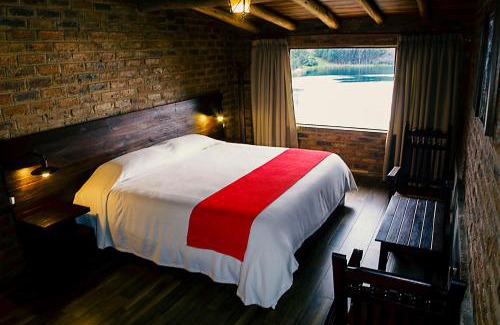 Aquitania Hotel | Hotel Refugio Pozo Azul